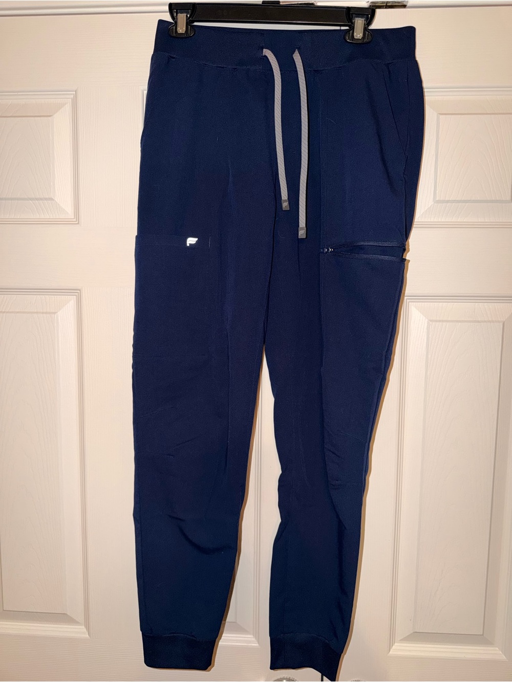 Women’s Fabletics mid-rise on-call scrub jogger - Navy